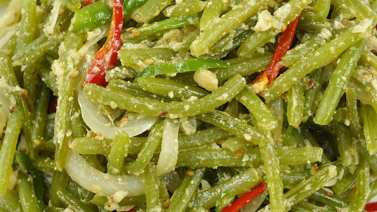 고구마순볶음, 부드럽고 감칠맛 폭발하는 고구마순 볶음 황금 레시피✔️부드러운 고구마순에 마늘, 들기름 넣어 달달 볶아내면 밥 한 그릇 뚝딱