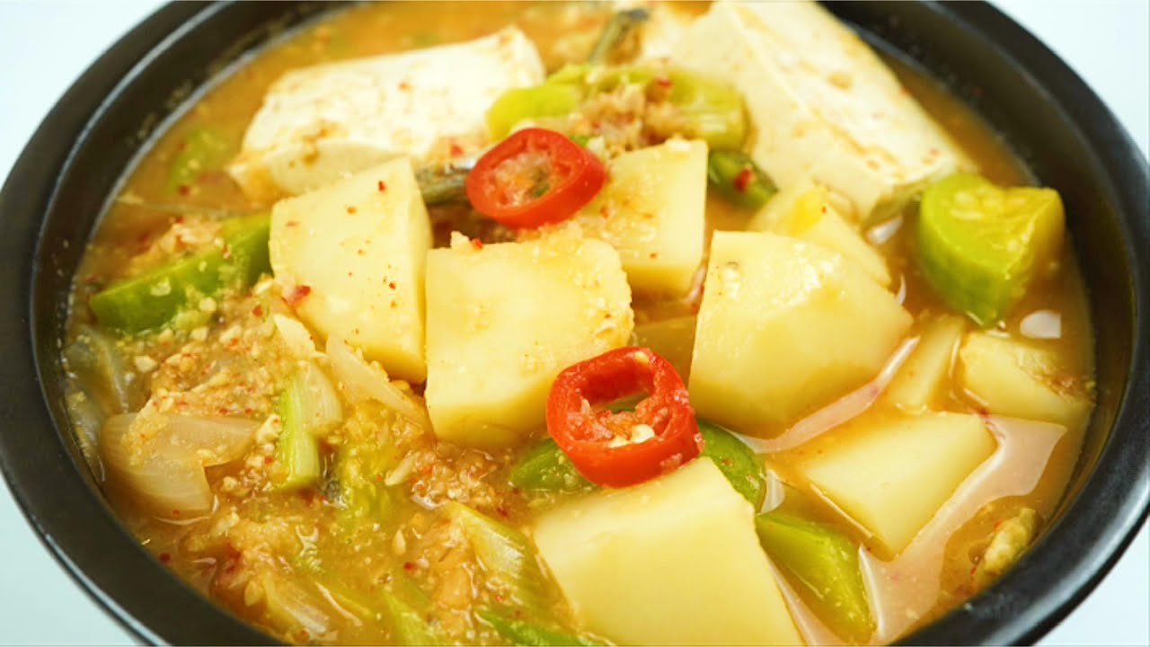 감자 된장찌개 | 포슬포슬 감자로 끓인 구수한 국물 맛 집밥