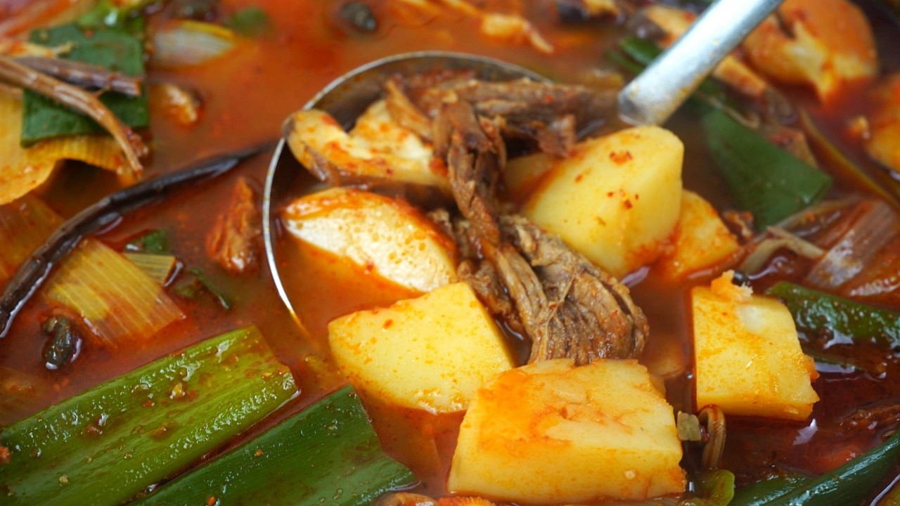 감자 육개장 | 이거 한 번 끓이면 식당 못 가요 🔥